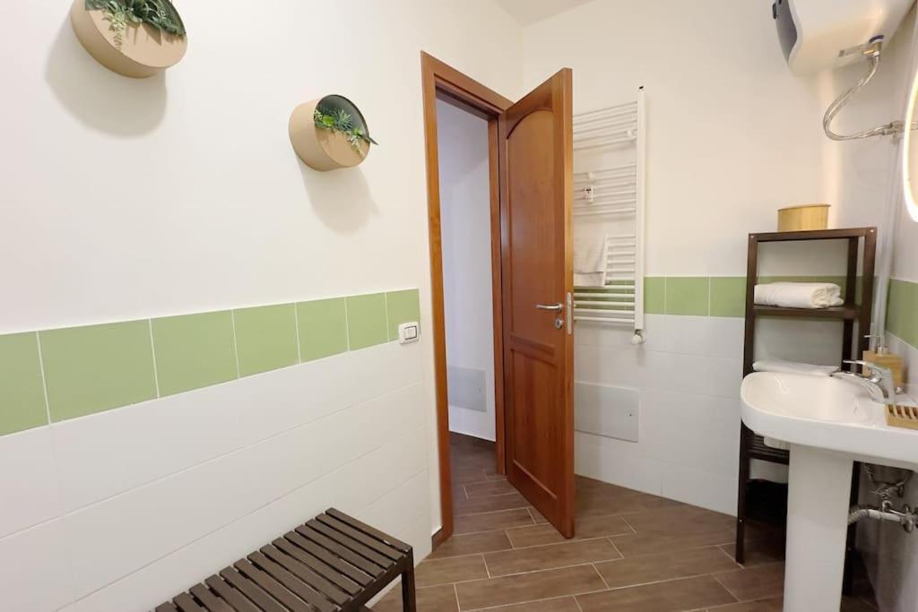 Molo Five Apartment Palermo Bagian luar foto