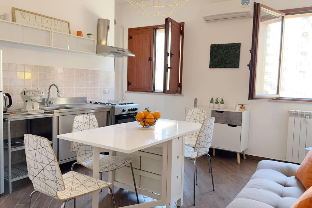 Molo Five Apartment Palermo Bagian luar foto